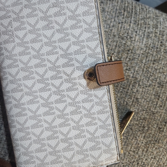 Wristlet phone case - Picture 8 of 9